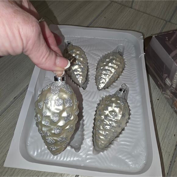 Vtg 2002 Hand Crafted Silver Pinecone Glass Ornaments Glitter Set Of 4 Christmas - Picture 6 of 6